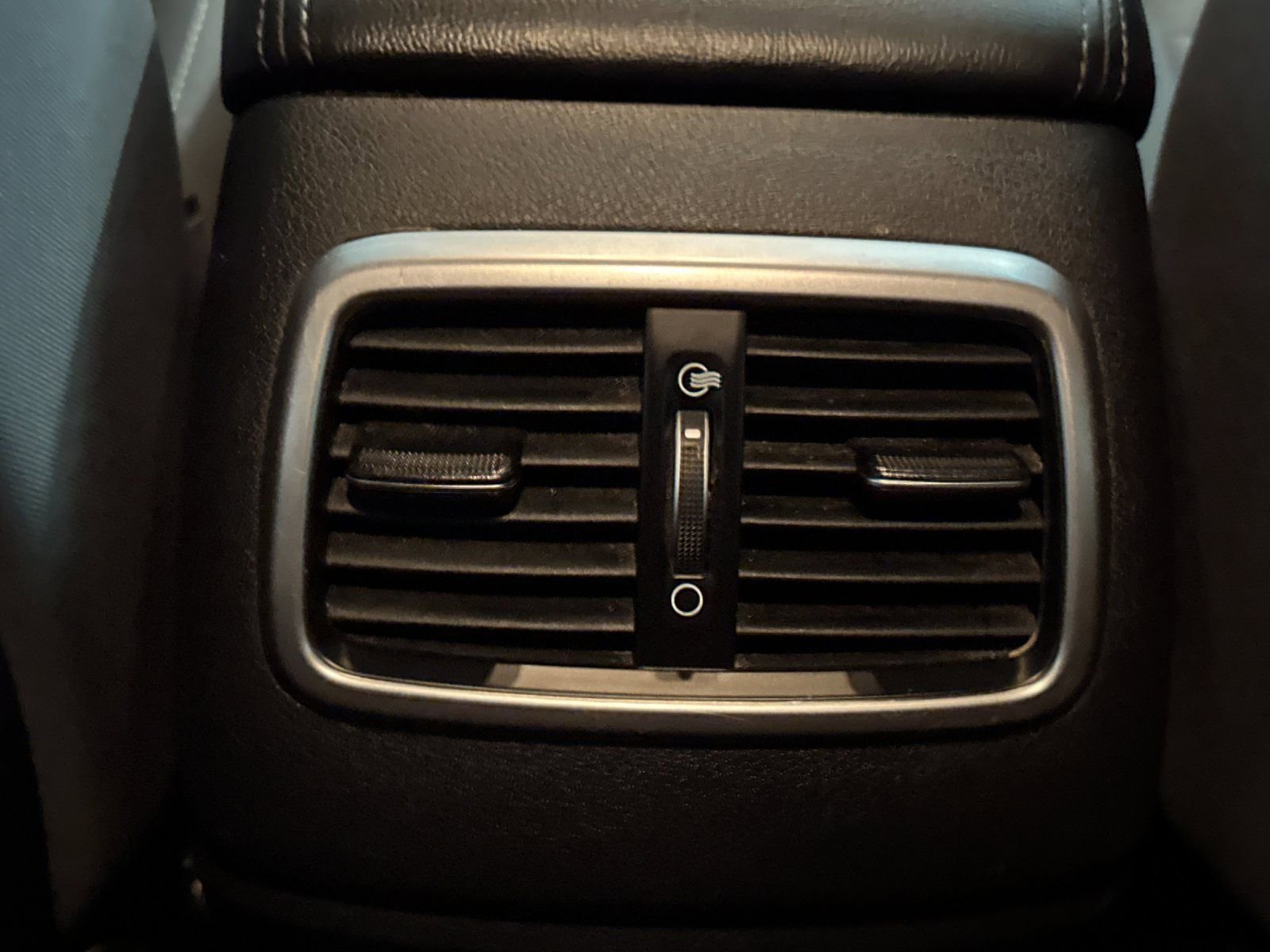 Used 2020 Kia Sorento S image 16