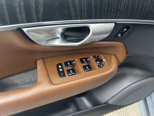 Used 2023 Volvo XC90 B6 Ultimate w/ Protection Package Premier AWD/4WD image 13