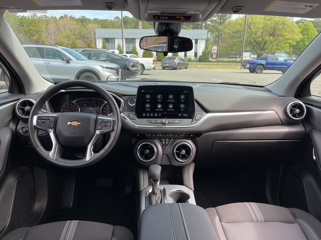 Used 2025 Chevrolet Blazer LT AWD/4WD image 13