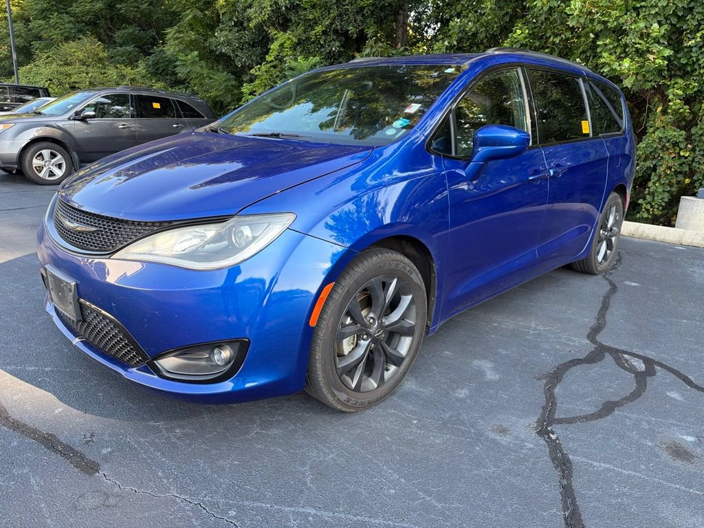 Used 2019 Chrysler Pacifica Touring-L Plus w/ S Appearance Package FWD image 3