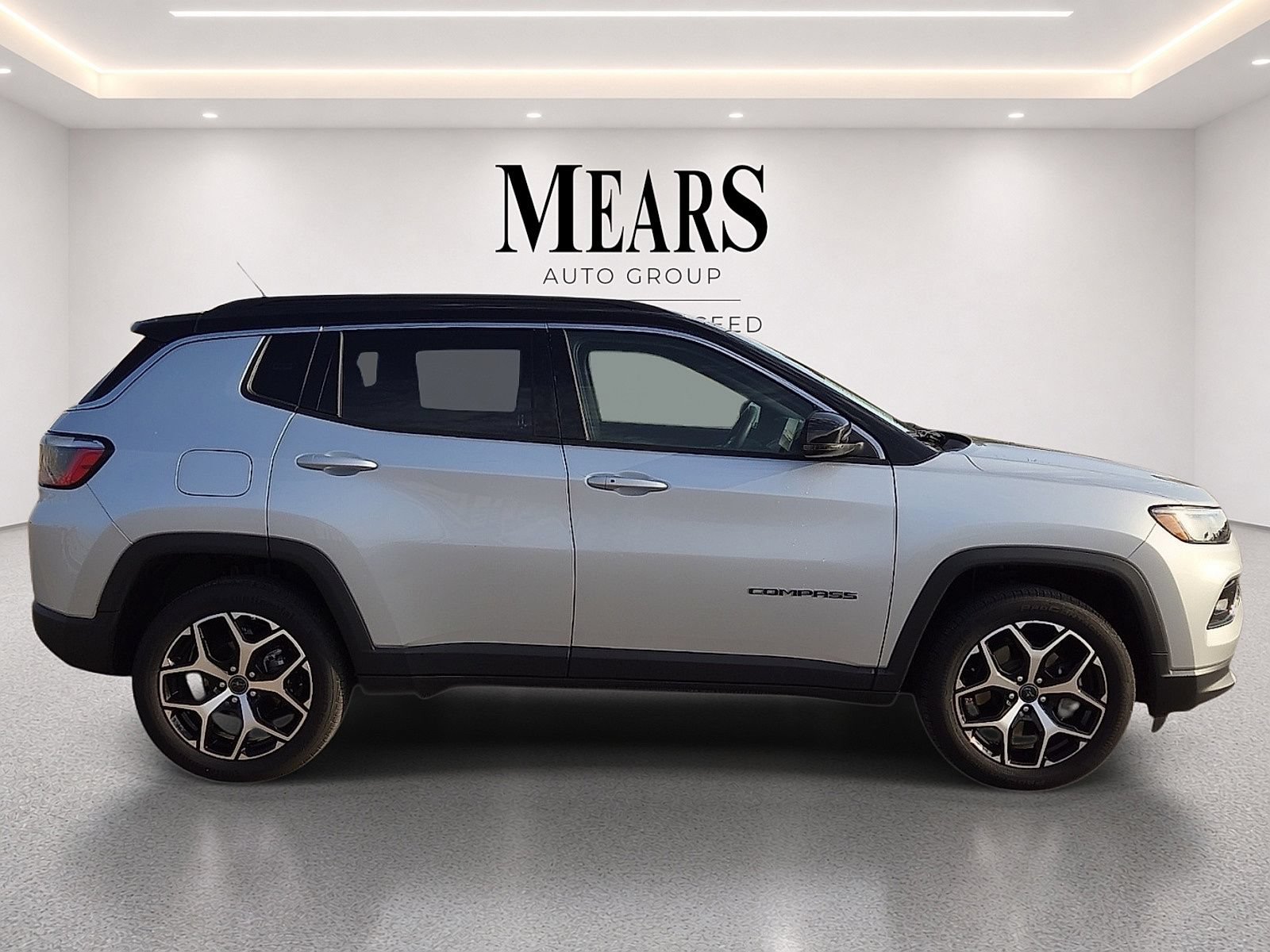 Used 2025 Jeep Compass Limited AWD/4WD image 6