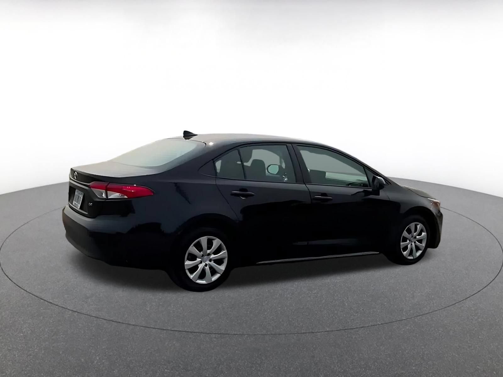 Used 2025 Toyota Corolla LE FWD image 14
