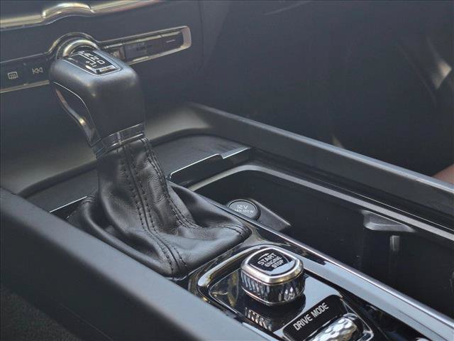 Used 2019 Volvo XC60 T5 Momentum w/ Premium Package FWD image 14