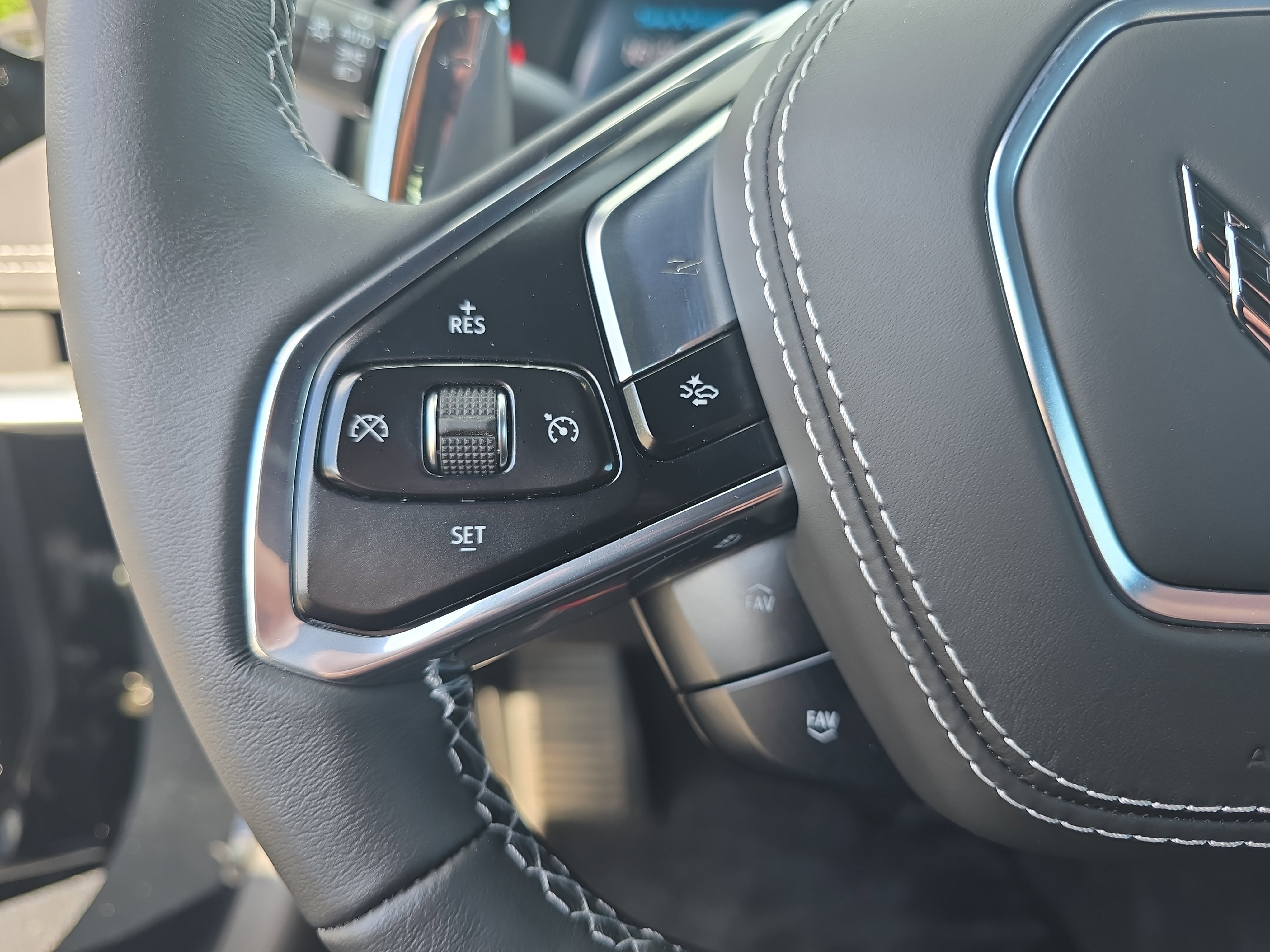 Used 2025 Chevrolet Corvette Stingray Coupe w/ Z51 Performance Package image 15