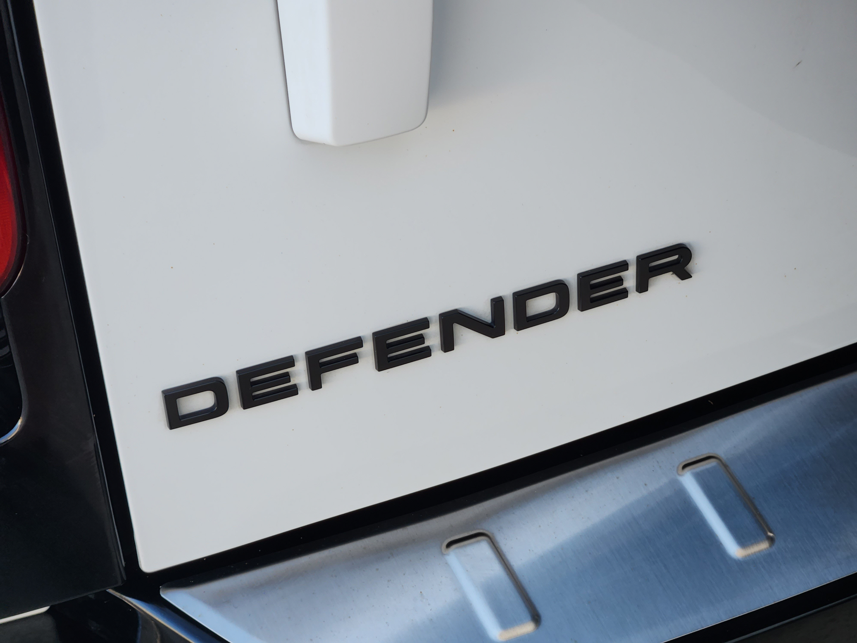 Certified 2024 Land Rover Defender 110 X-Dynamic SE AWD/4WD image 38