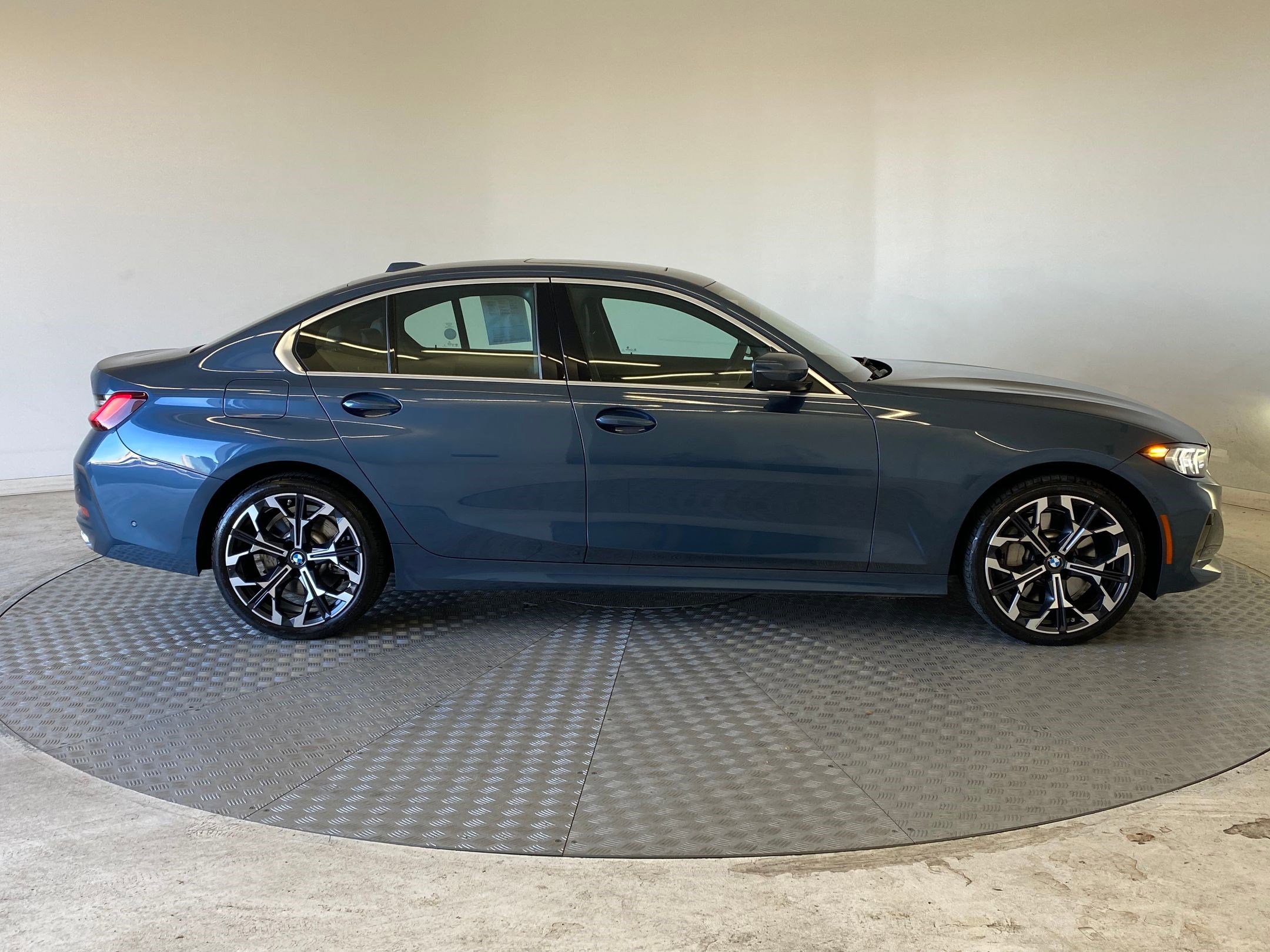 Used 2025 BMW 330i xDrive Sedan image 8