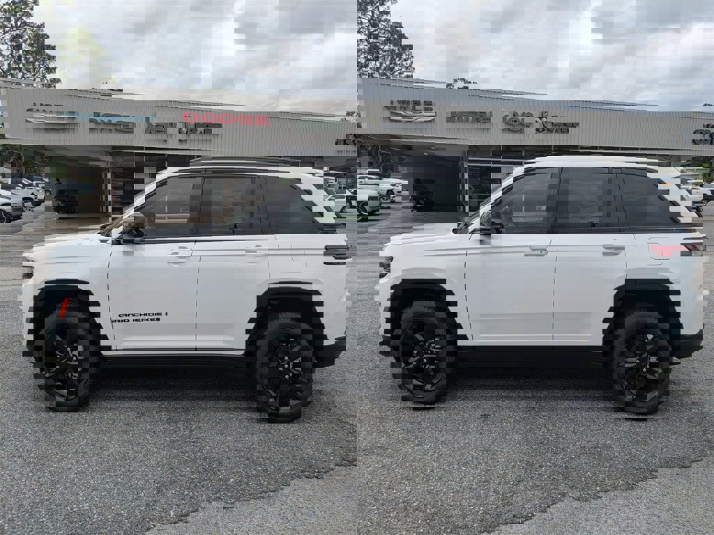 New 2025 Jeep Grand Cherokee Limited w/ Luxury Tech Group II image 7