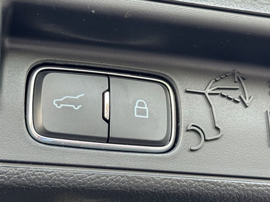 Used 2023 Ford Explorer XLT w/ Equipment Group 202A image 33