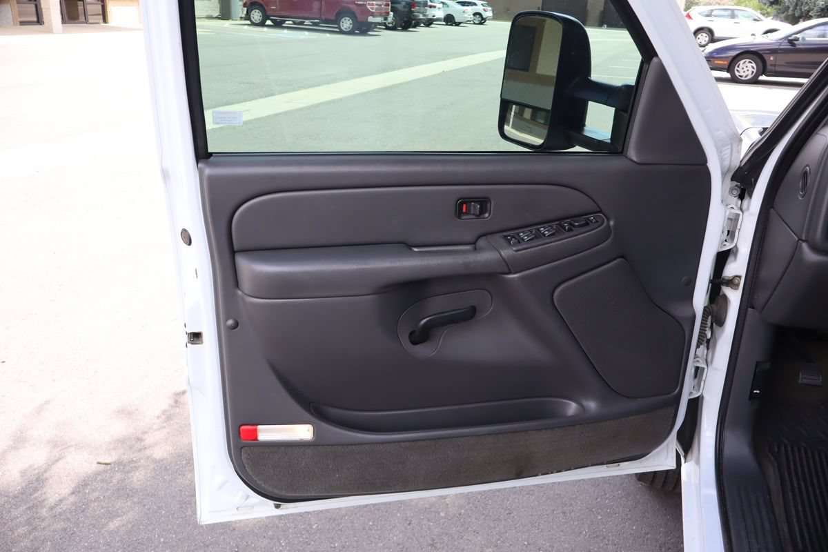 Used 2004 Chevrolet Silverado 3500 LS w/ Heavy-Duty Power Package RWD image 24