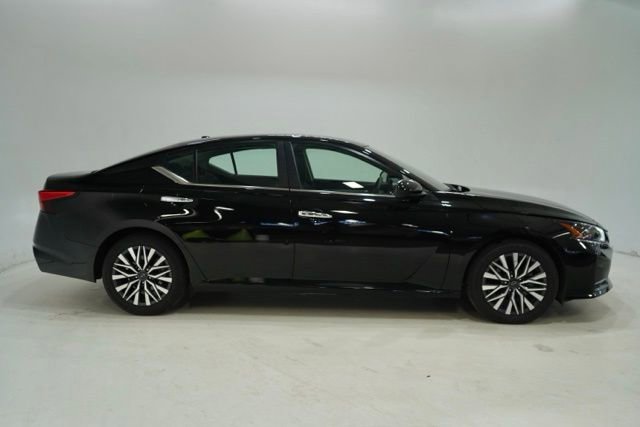 Used 2023 Nissan Altima 2.5 SV image 9