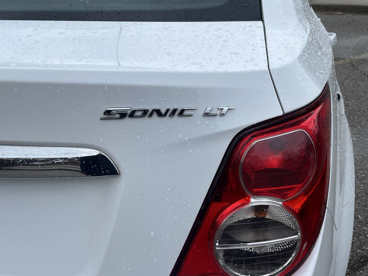 Used 2016 Chevrolet Sonic LT image 9