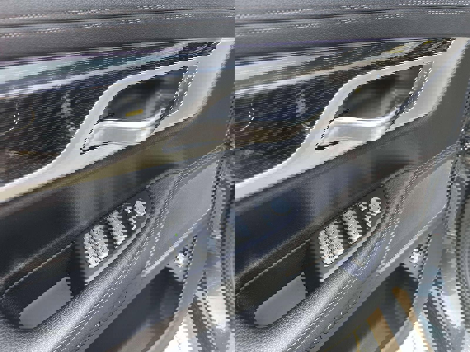 Used 2019 BMW 740i xDrive w/ M Sport Package image 18