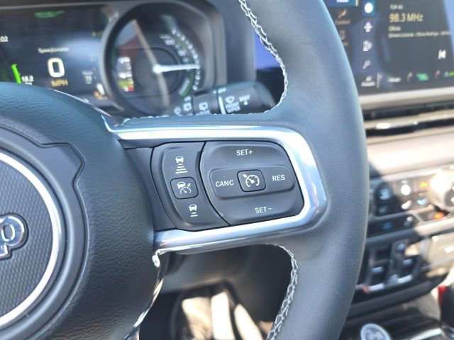 Used 2025 Jeep Wrangler Unlimited Sahara w/ Safety Group AWD/4WD image 19