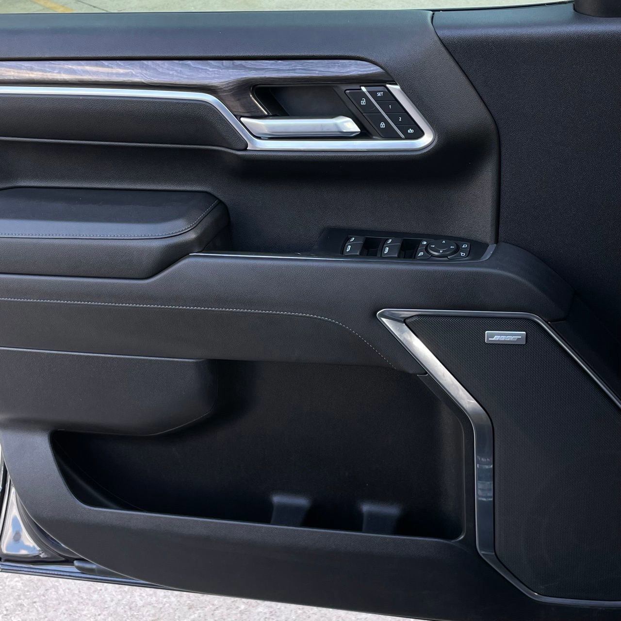 Used 2022 Chevrolet Silverado 1500 LTZ w/ LTZ Premium Package AWD/4WD image 21