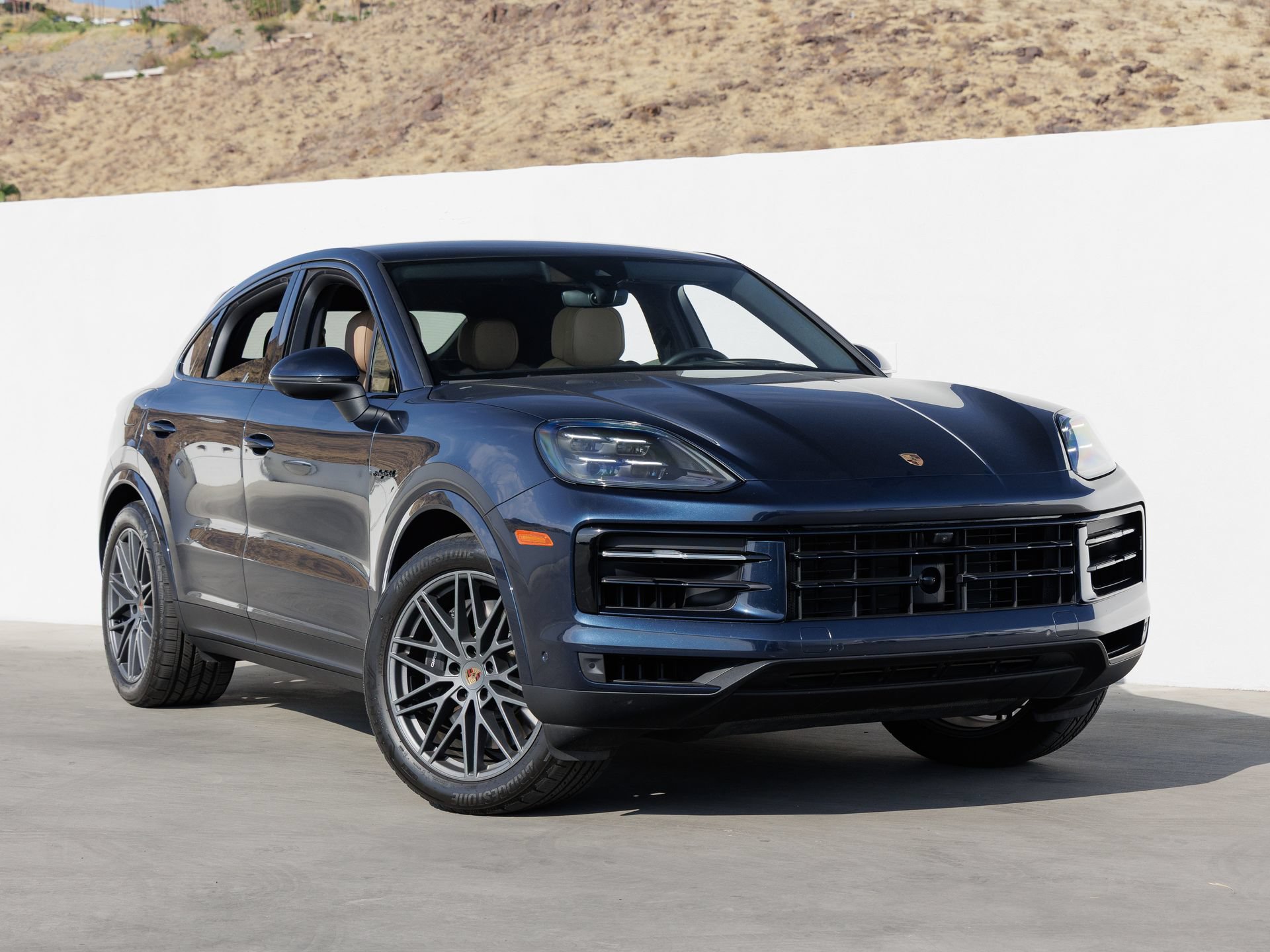 Certified 2025 Porsche Cayenne E-Hybrid Coupe AWD/4WD image 9