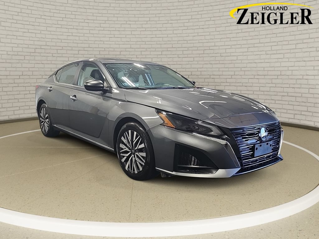 Certified 2025 Nissan Altima 2.5 SV FWD image 3