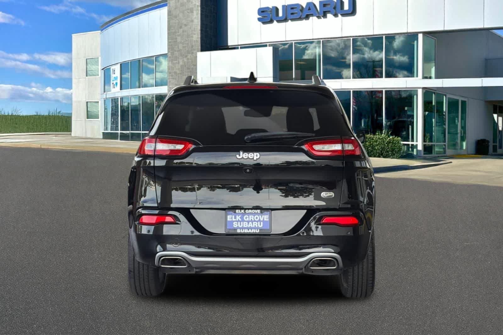 Used 2017 Jeep Cherokee Overland w/ Technology Group FWD image 7
