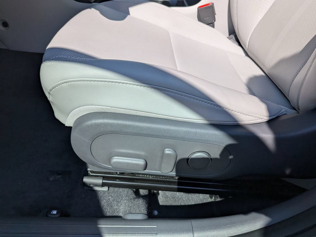 Used 2024 Hyundai Kona Limited AWD/4WD image 34