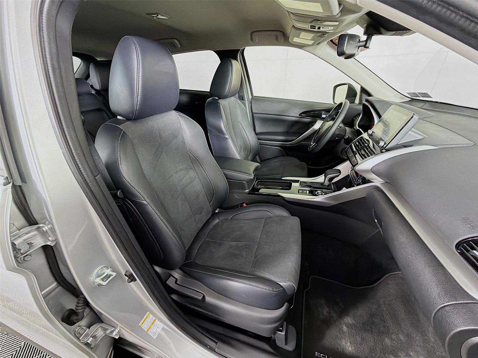 Used 2025 Mitsubishi Eclipse Cross SE image 24