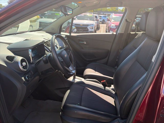 Used 2016 Chevrolet Trax LT w/ LT Convenience Package FWD image 14