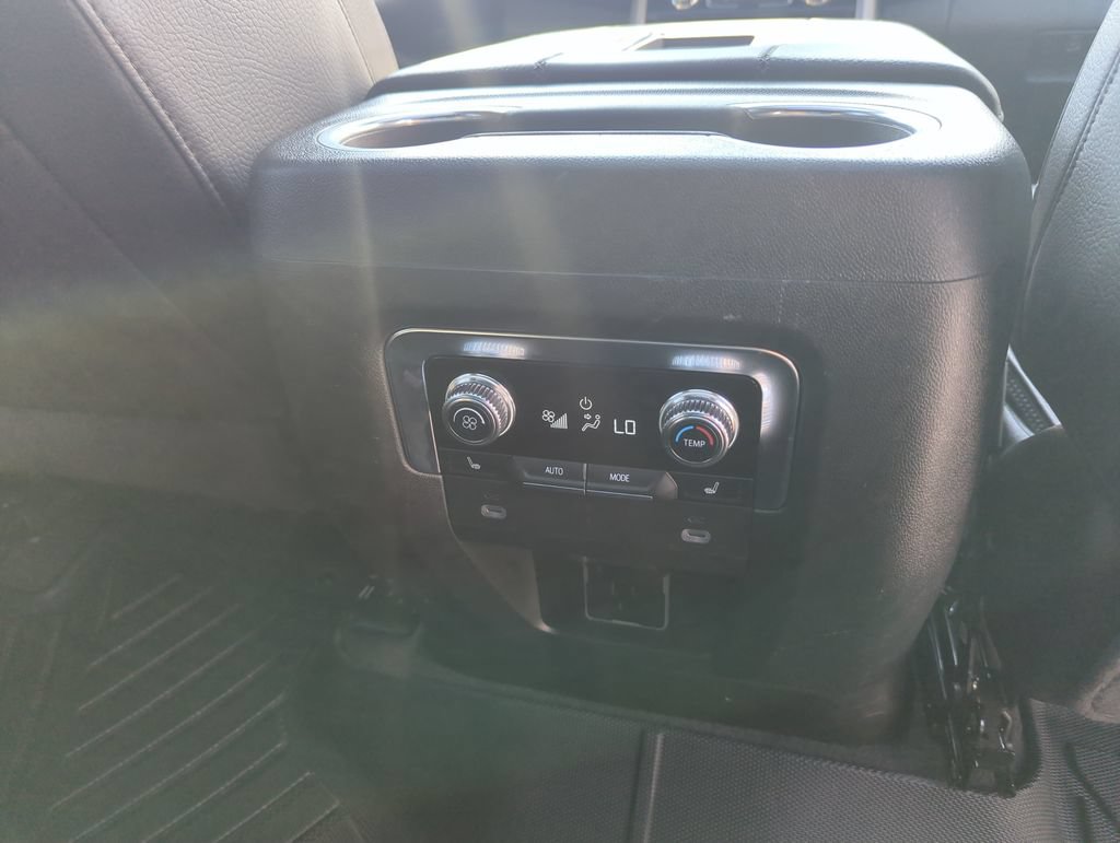 Used 2024 GMC Yukon Denali AWD/4WD image 34
