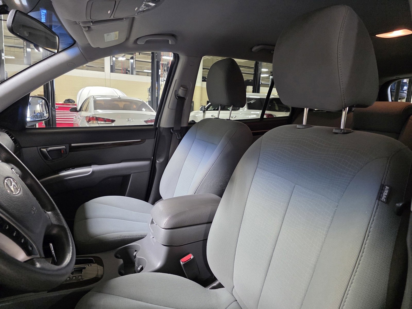 Used 2011 Hyundai Santa Fe GLS image 23