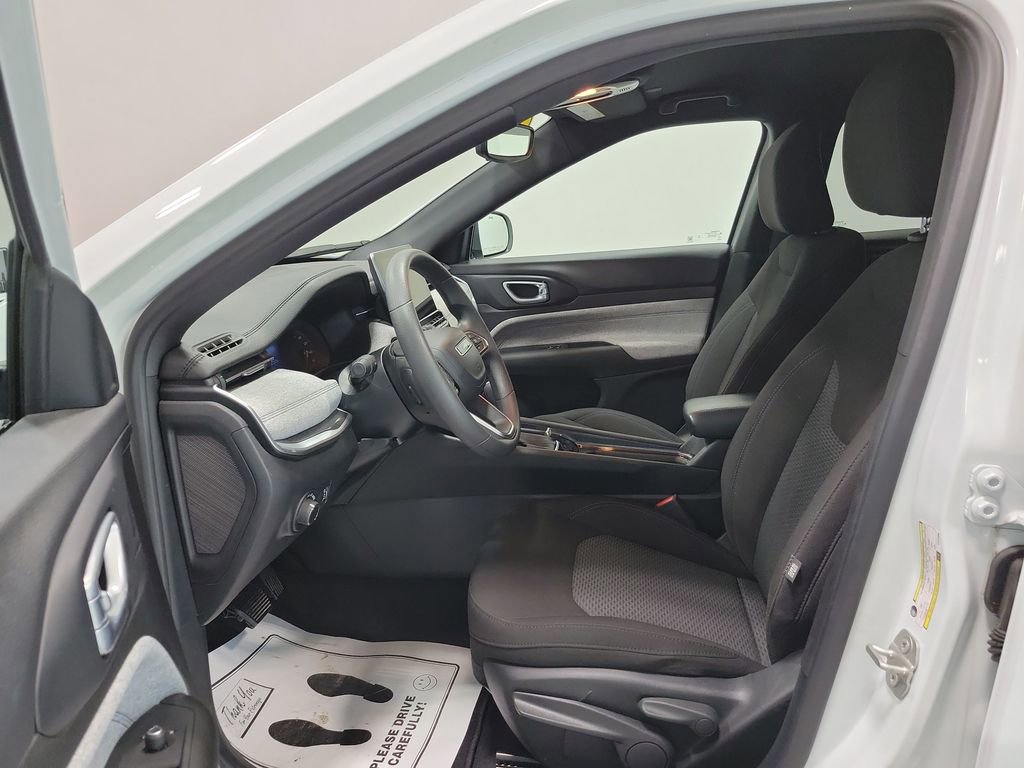 Used 2023 Jeep Compass Sport AWD/4WD image 2