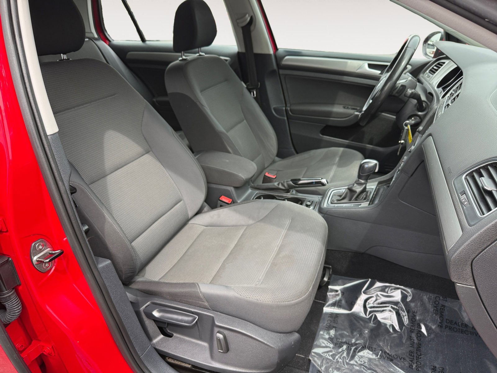 Used 2016 Volkswagen Golf S image 19