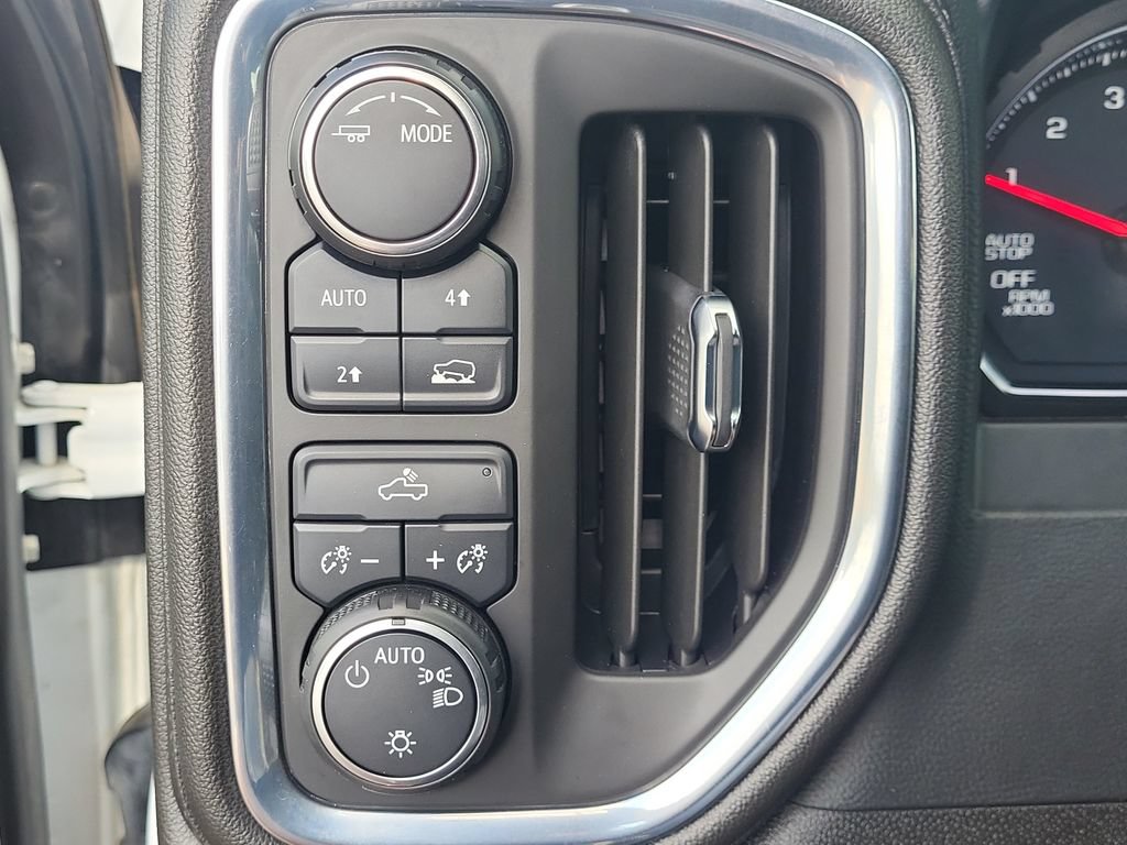 Used 2021 Chevrolet Silverado 1500 LT AWD/4WD image 34
