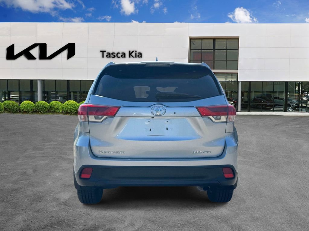 Used 2019 Toyota Highlander XLE AWD/4WD image 5