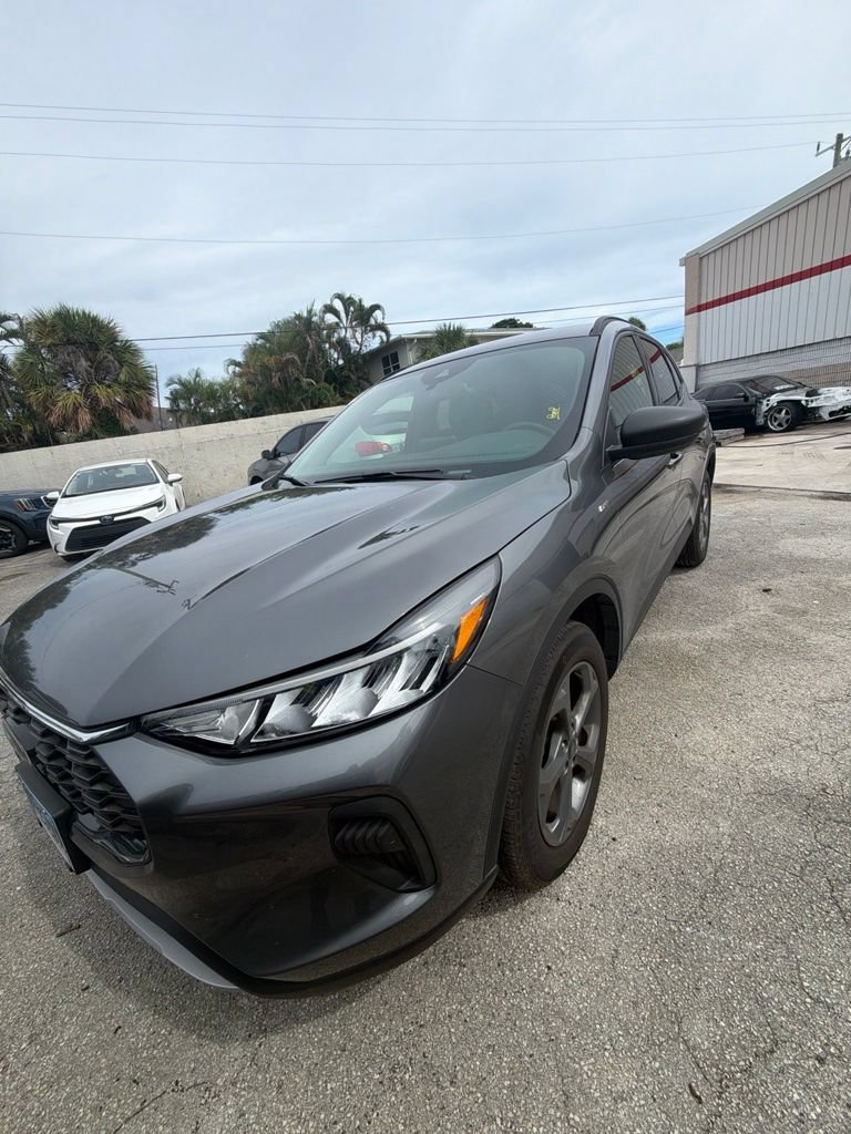 Used 2025 Ford Escape ST-Line AWD/4WD image 1