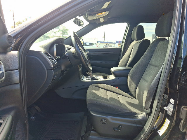 Used 2019 Jeep Grand Cherokee Laredo AWD/4WD image 13