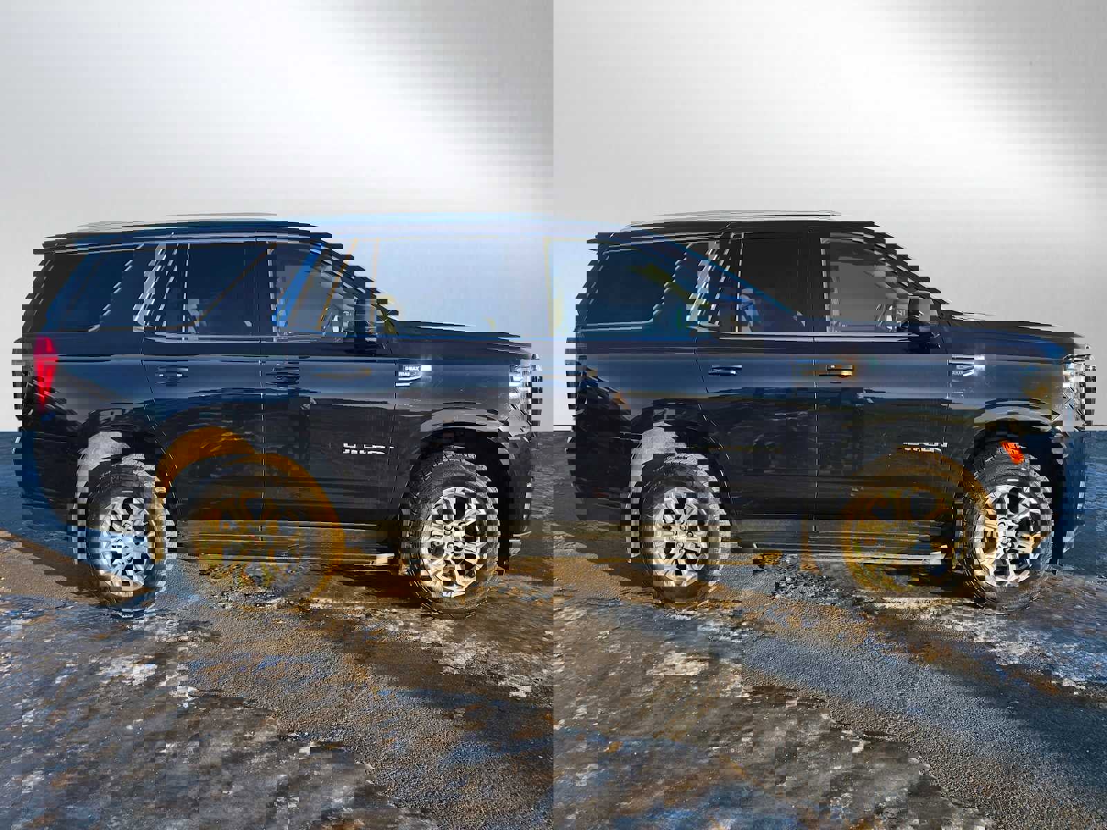 Used 2022 GMC Yukon SLE w/ Max Trailering Package image 2