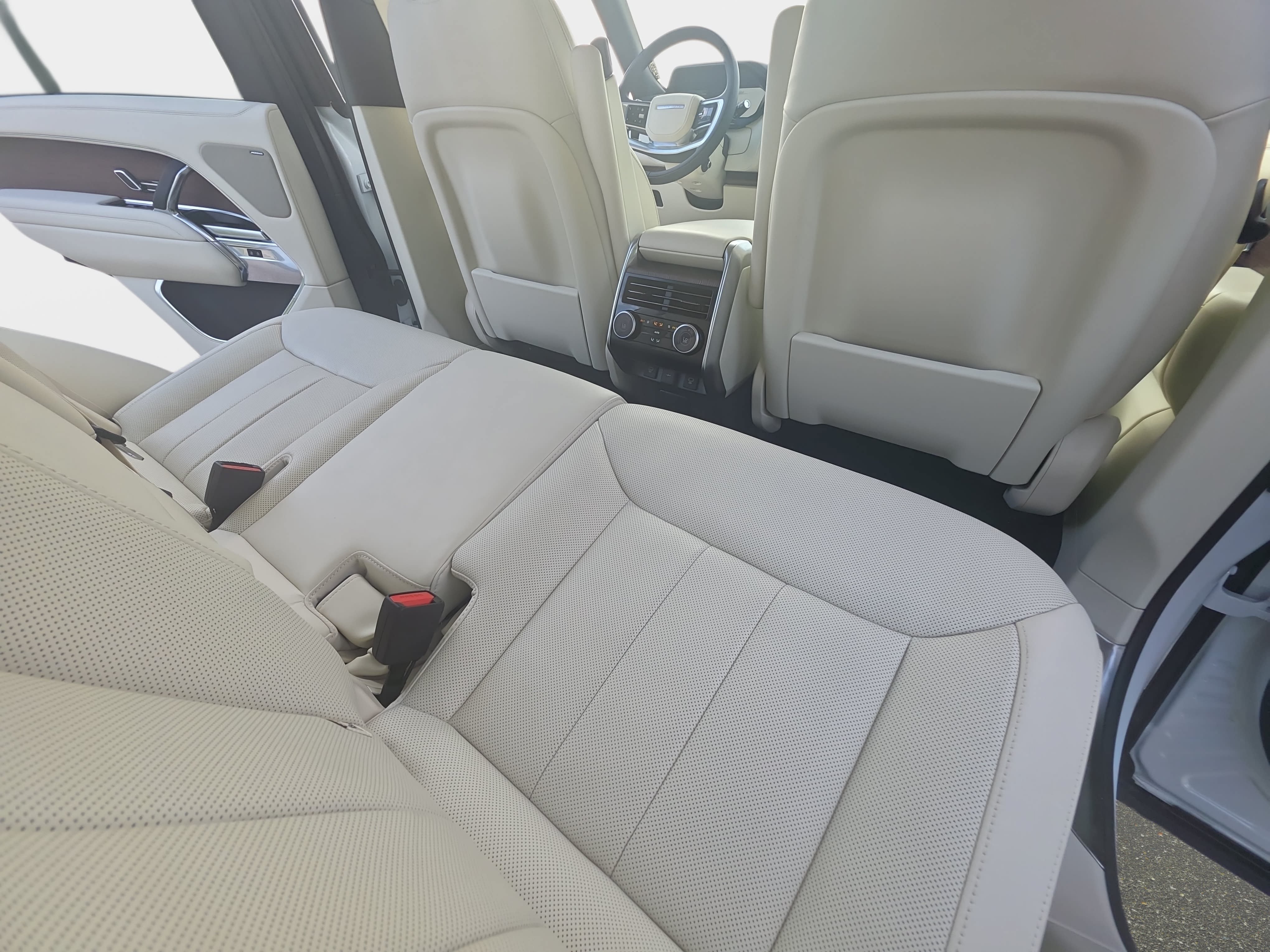 Certified 2024 Land Rover Range Rover SE AWD/4WD image 11