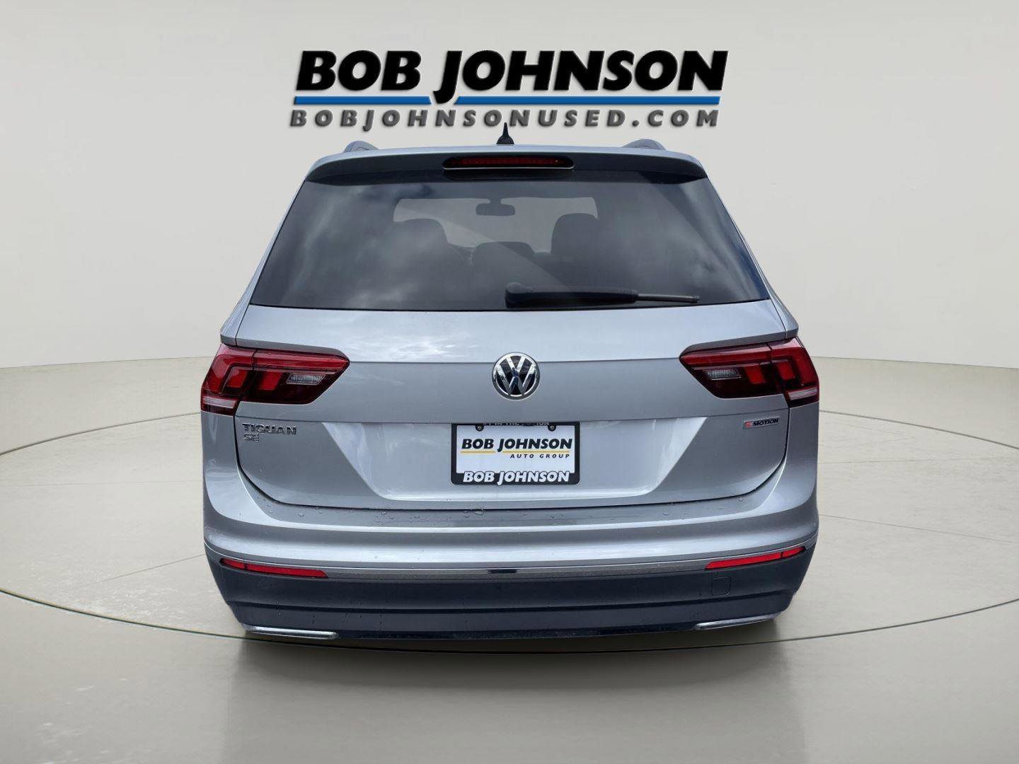 Used 2020 Volkswagen Tiguan SE w/ Panoramic Sunroof Package image 4