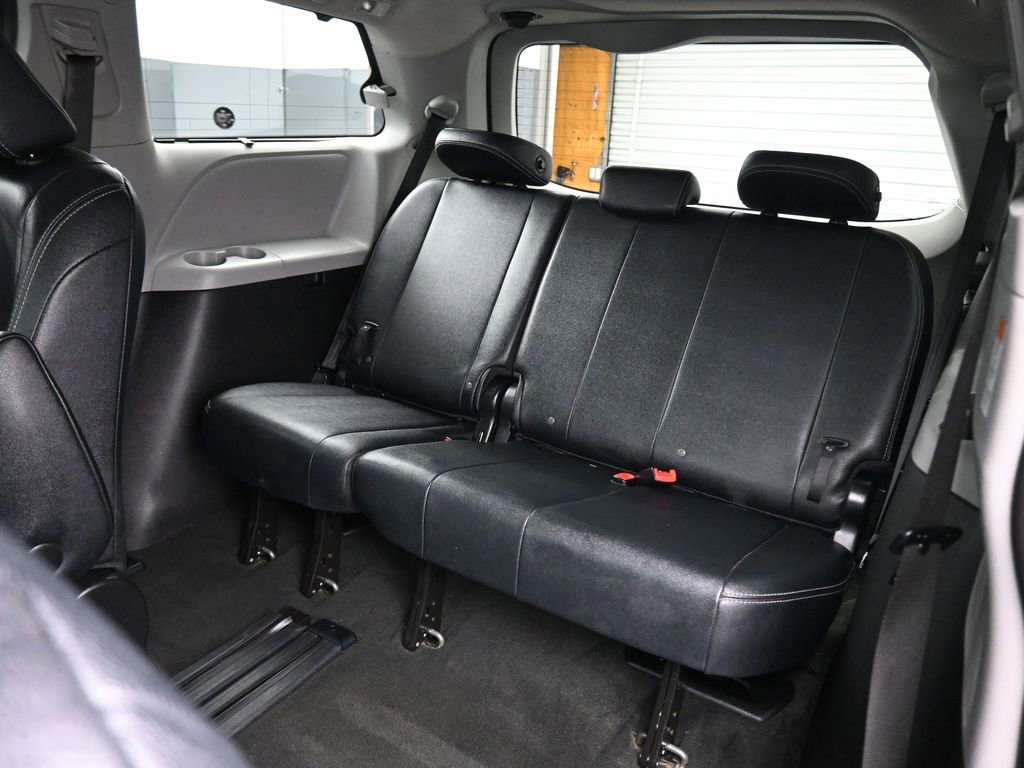 Used 2017 Toyota Sienna SE w/ SE Preferred Package image 37