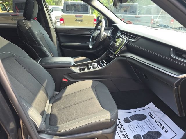 Used 2024 Jeep Grand Cherokee Laredo X w/ Luxury Tech Group I AWD/4WD image 18