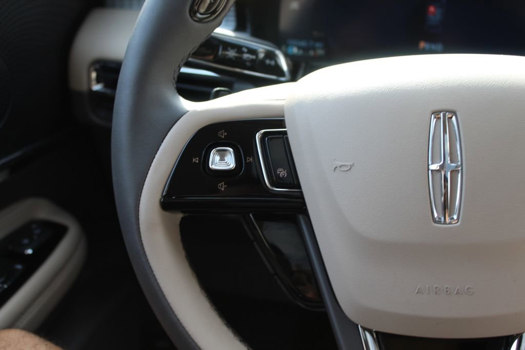 Used 2024 Lincoln Corsair AWD w/ Equipment Group 101A image 11