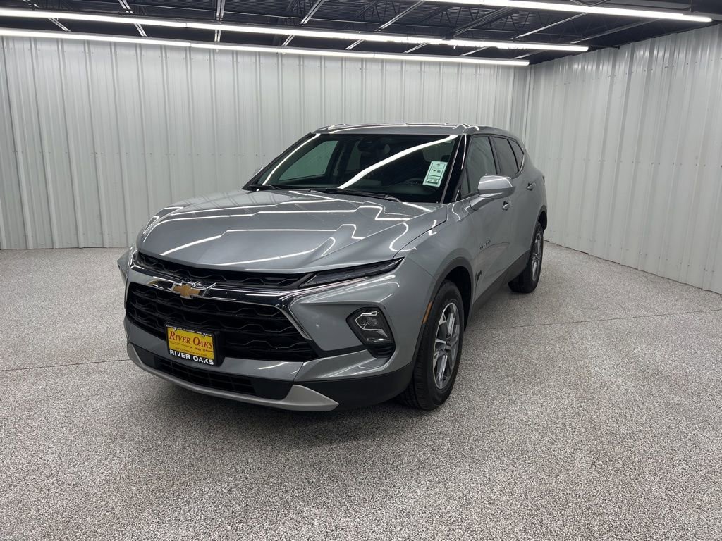 Used 2025 Chevrolet Blazer LT image 3