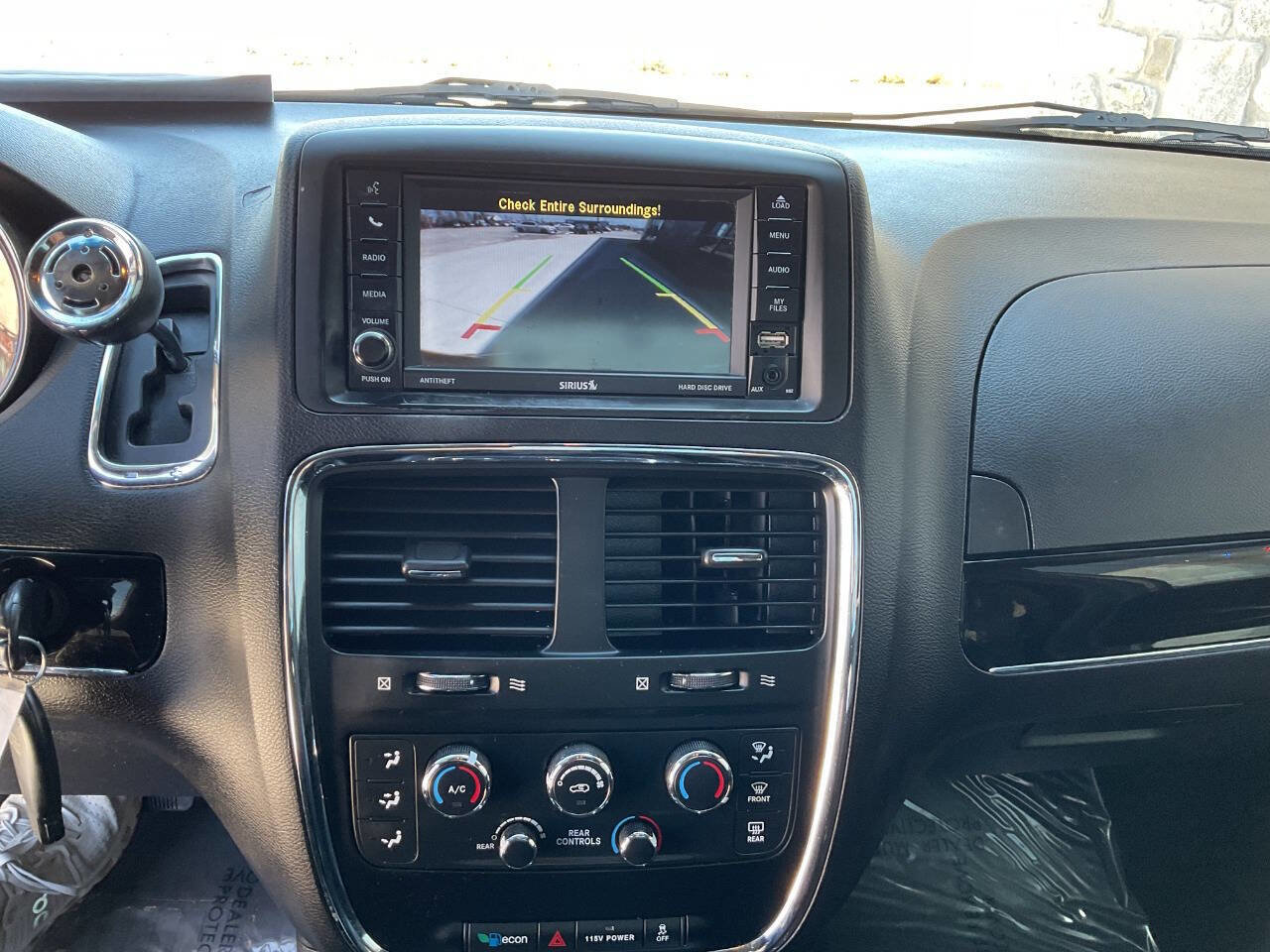 Used 2016 Dodge Grand Caravan SXT image 25