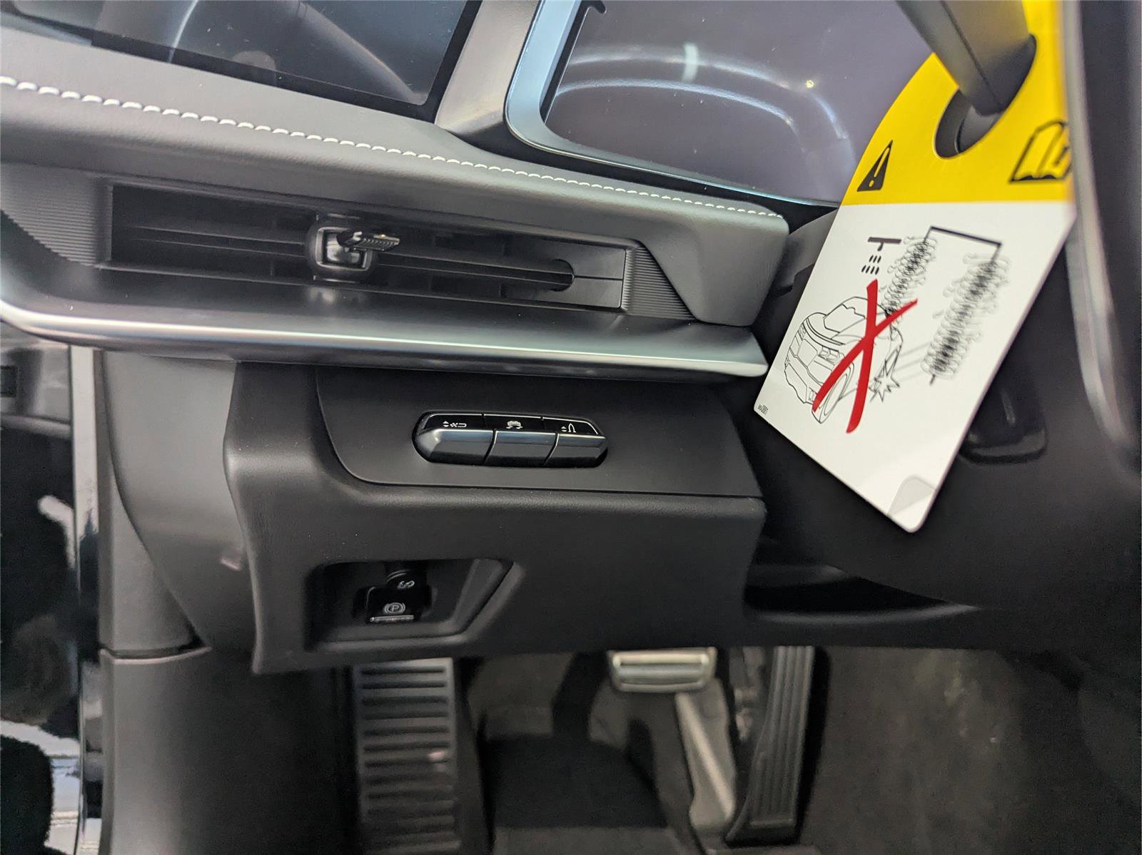 New 2026 Chevrolet Corvette Z06 w/ Z07 Performance Package image 17