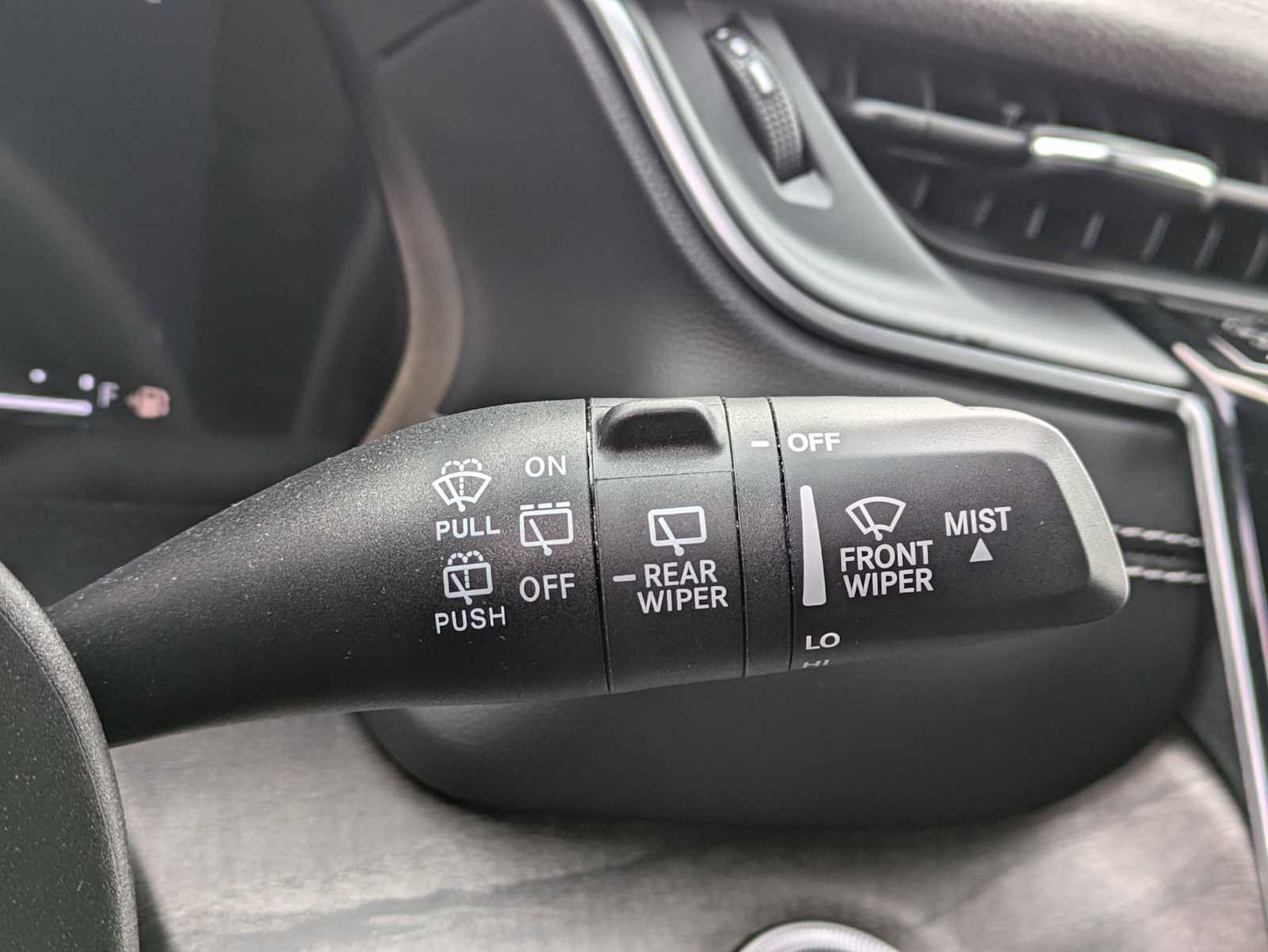 Used 2025 Jeep Grand Cherokee Limited image 23