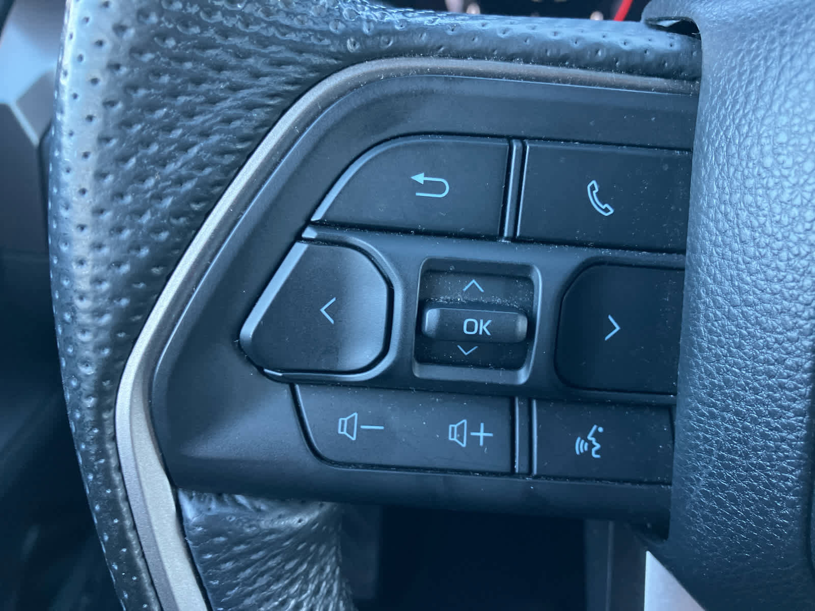 Used 2024 Toyota Tacoma TRD Off-Road image 17