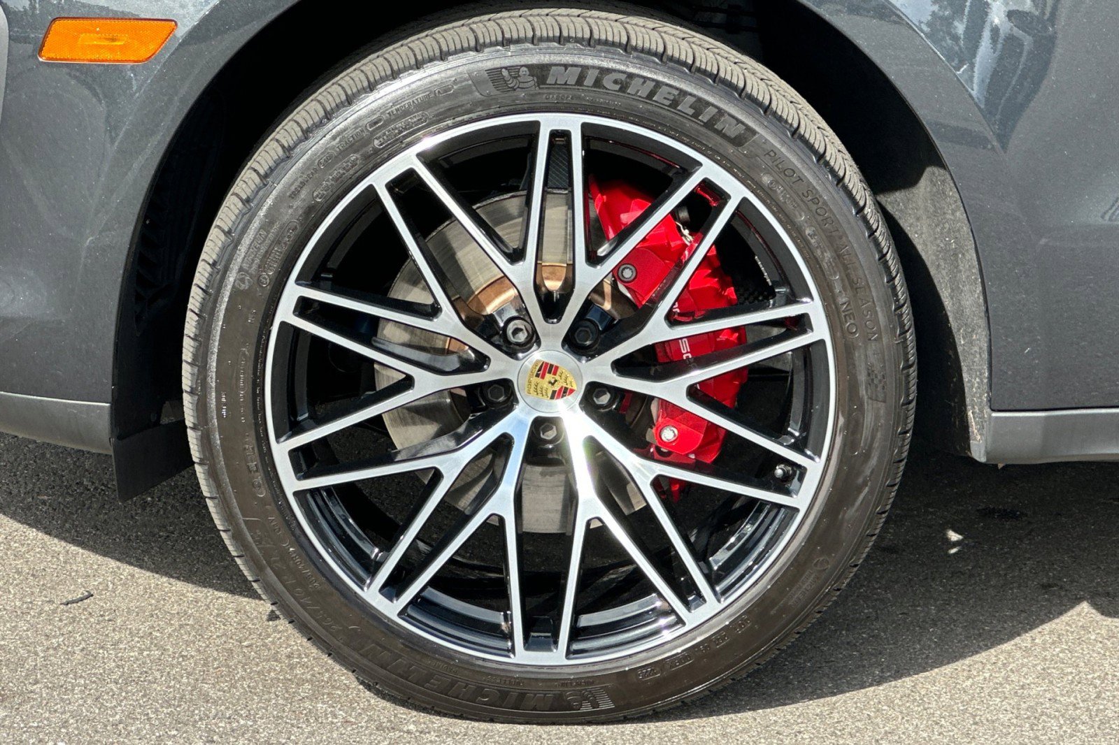 Certified 2025 Porsche Macan S image 27