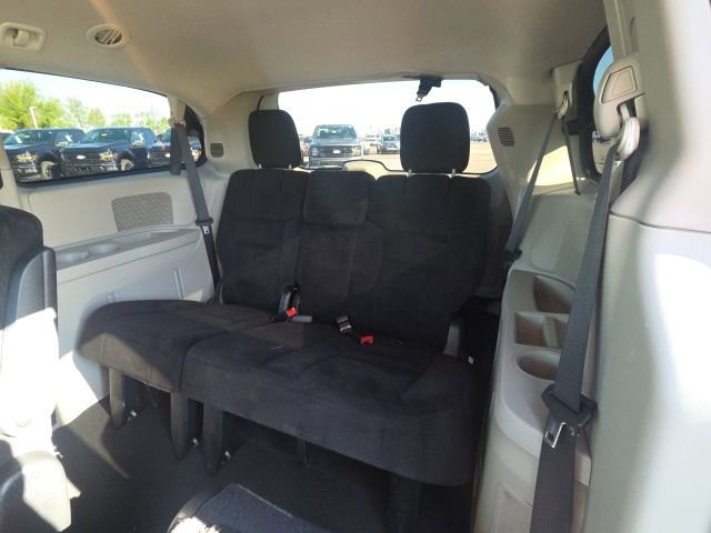Used 2016 Dodge Grand Caravan SXT FWD image 17