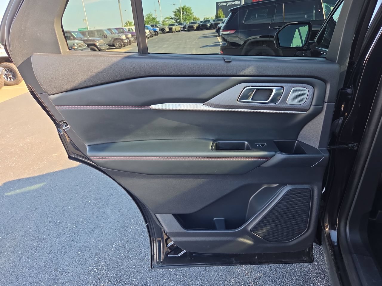 Used 2025 Ford Explorer ST AWD/4WD image 17