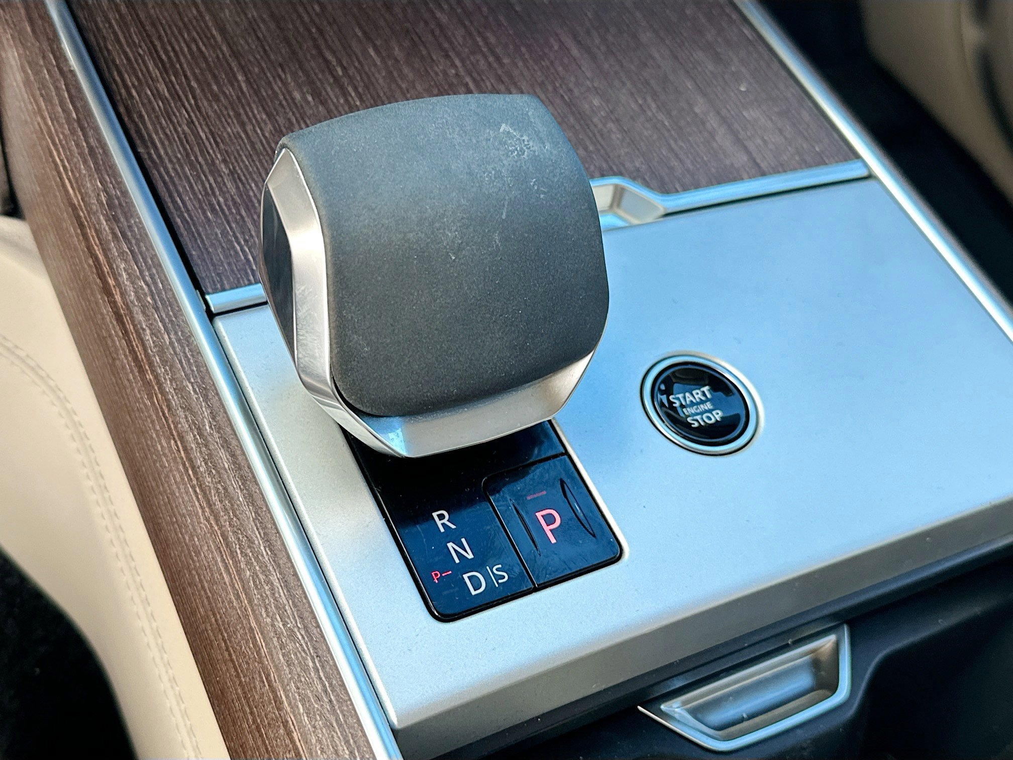 Used 2024 Land Rover Range Rover SE image 17