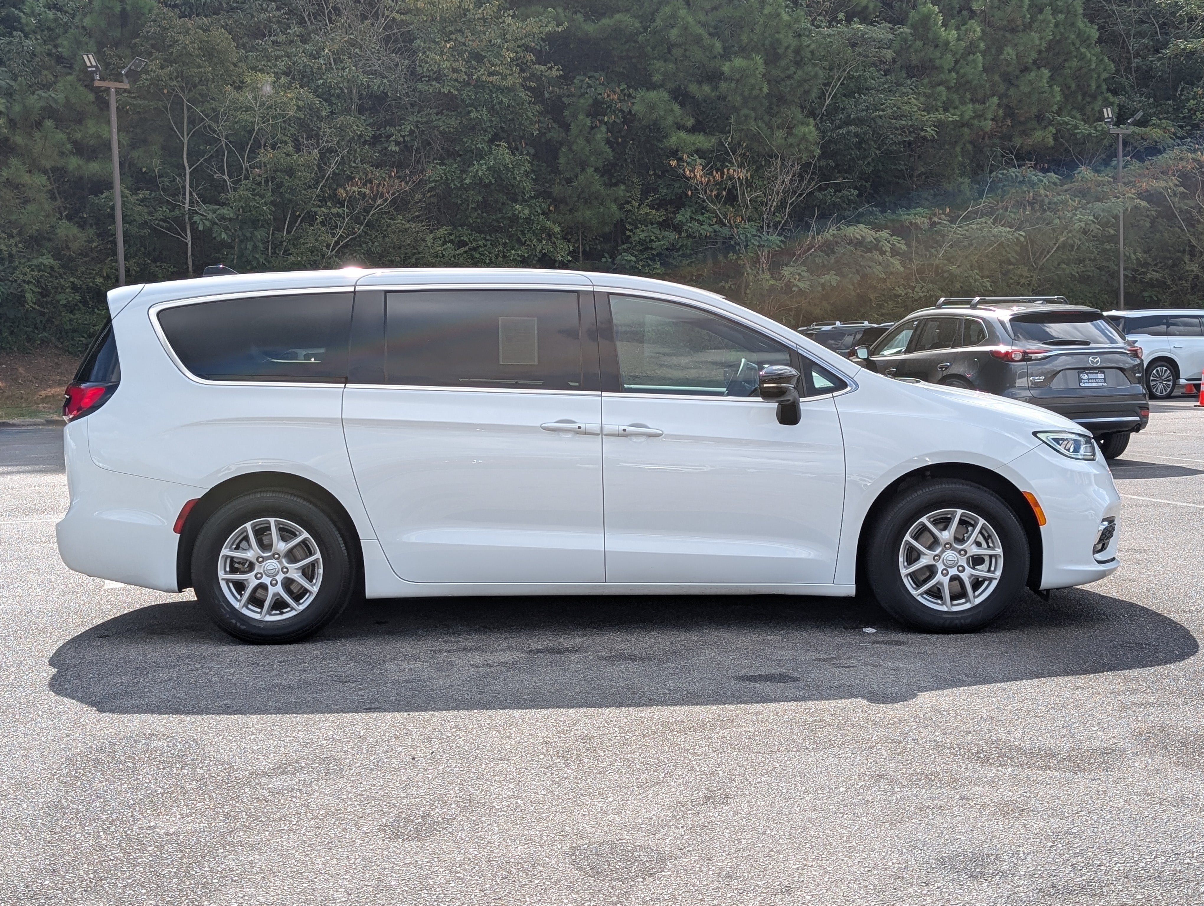 Used 2026 Chrysler Pacifica Select FWD image 10