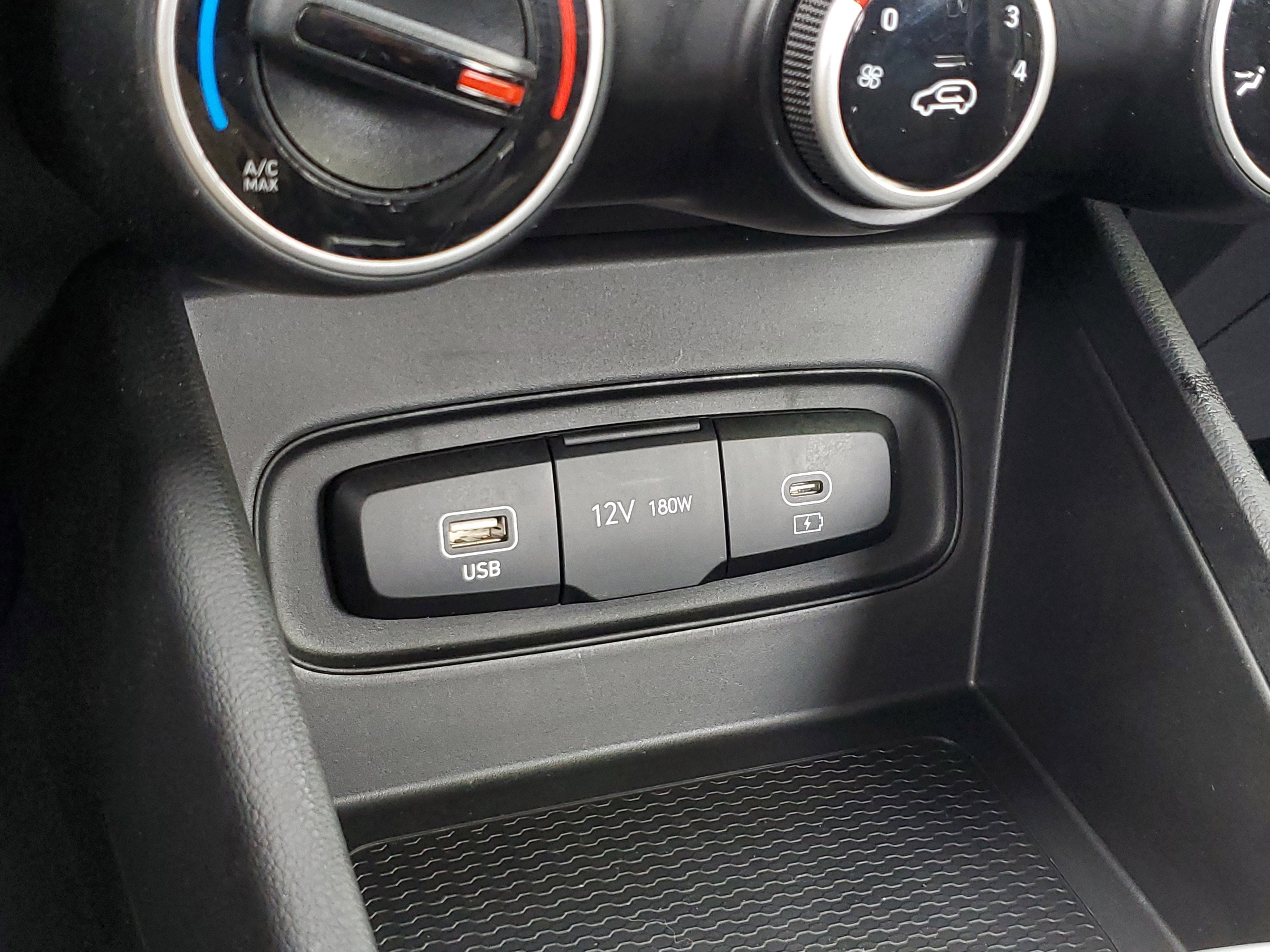 Used 2025 Hyundai Venue SE FWD image 27