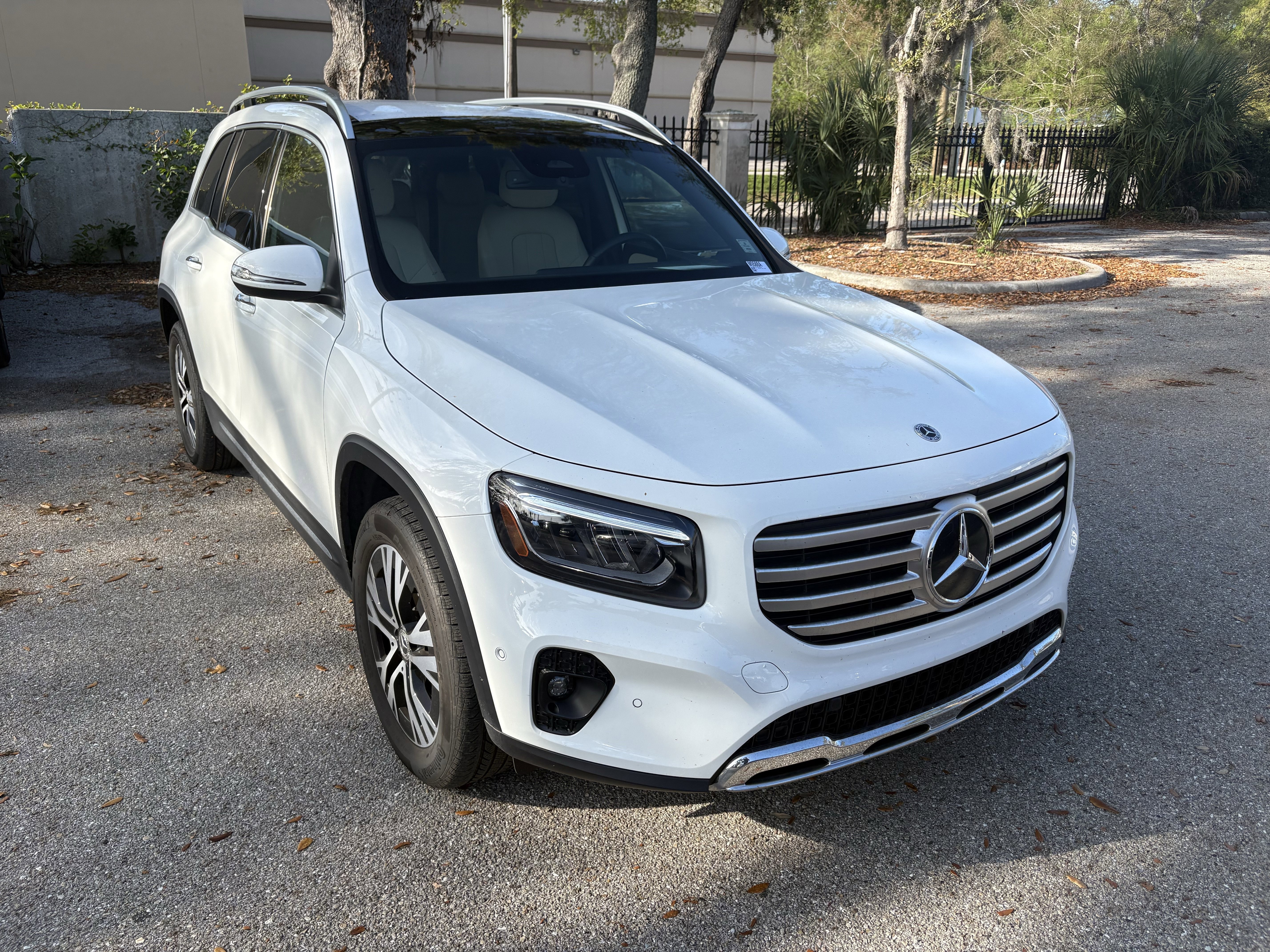 Used 2025 Mercedes-Benz GLB 250 image 1